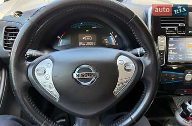 Хэтчбек Nissan Leaf 2015 в 