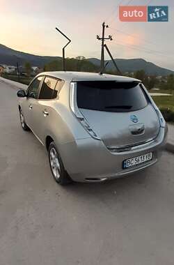 Хэтчбек Nissan Leaf 2013 в 