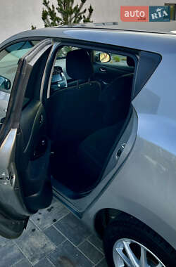Хетчбек Nissan Leaf 2014 в 