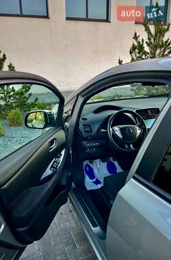 Хетчбек Nissan Leaf 2014 в 
