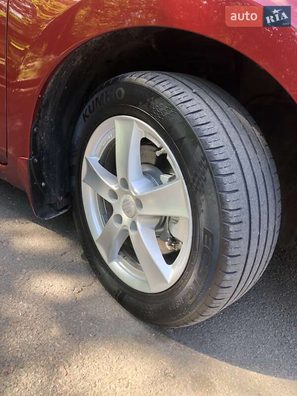 Хэтчбек Nissan Leaf 2014 в Ровно