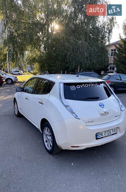 Хетчбек Nissan Leaf 2013 в 