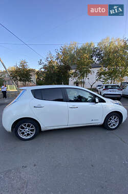 Хетчбек Nissan Leaf 2013 в 