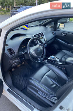 Хетчбек Nissan Leaf 2013 в 