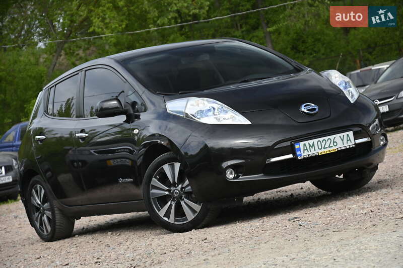 Хэтчбек Nissan Leaf 2016 в 