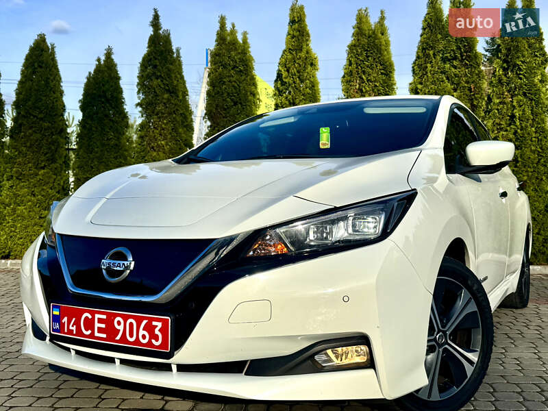 Хэтчбек Nissan Leaf 2019 в 