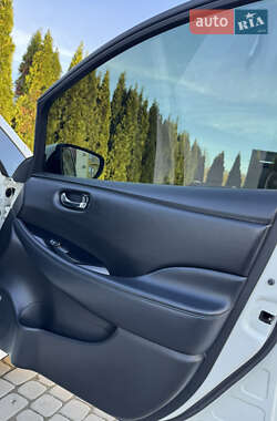 Хэтчбек Nissan Leaf 2019 в 