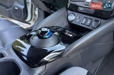 Хэтчбек Nissan Leaf 2019 в 