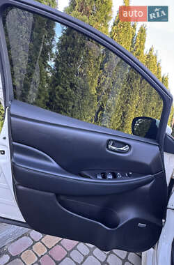 Хэтчбек Nissan Leaf 2019 в 