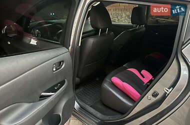 Хэтчбек Nissan Leaf 2014 в 