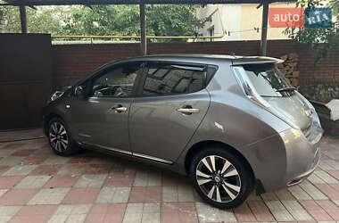 Хэтчбек Nissan Leaf 2014 в 