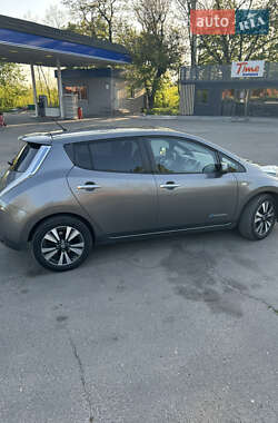 Хетчбек Nissan Leaf 2015 в 