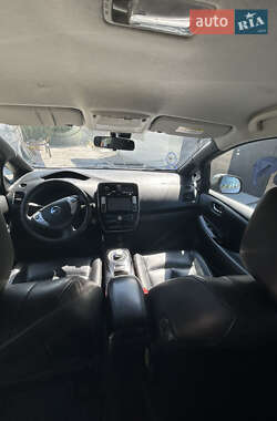 Хетчбек Nissan Leaf 2015 в 