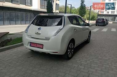 Хэтчбек Nissan Leaf 2013 в 