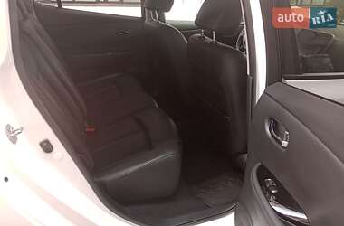 Хэтчбек Nissan Leaf 2013 в 