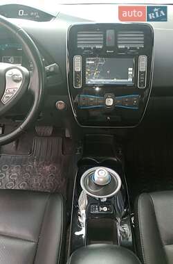 Хэтчбек Nissan Leaf 2013 в 