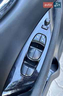 Хэтчбек Nissan Leaf 2014 в 