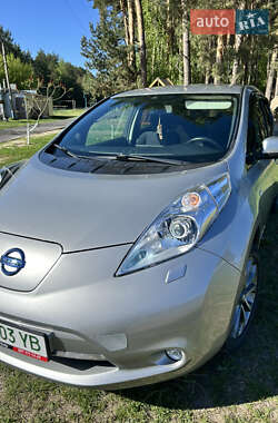Хэтчбек Nissan Leaf 2014 в 