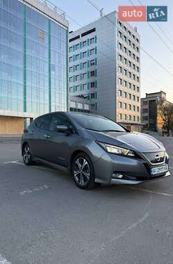 Хэтчбек Nissan Leaf 2019 в 