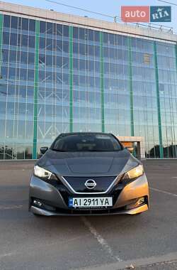 Хэтчбек Nissan Leaf 2019 в 