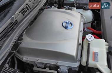 Хэтчбек Nissan Leaf 2014 в 