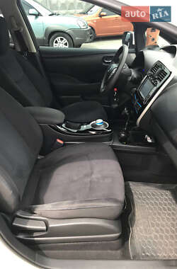 Хэтчбек Nissan Leaf 2015 в 