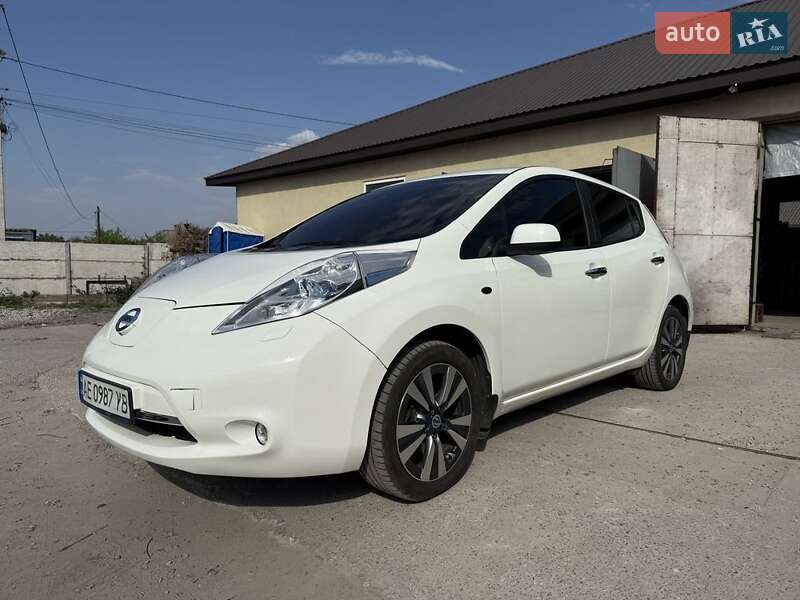 Хэтчбек Nissan Leaf 2014 в 