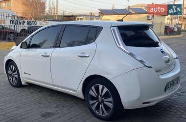 Хэтчбек Nissan Leaf 2015 в 