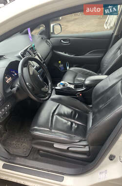 Хэтчбек Nissan Leaf 2015 в 