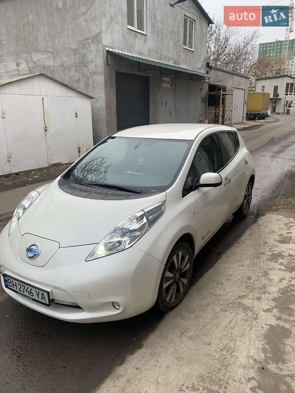 Хетчбек Nissan Leaf 2015 в Одесі