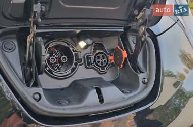 Хэтчбек Nissan Leaf 2013 в 