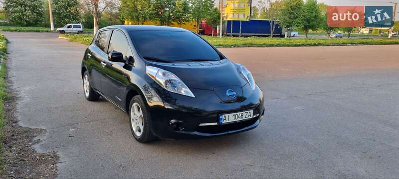 Хэтчбек Nissan Leaf 2013 в 