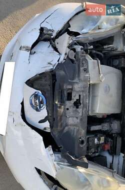 Хэтчбек Nissan Leaf 2013 в 