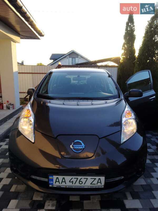 Хетчбек Nissan Leaf 2015 в Вишгороді