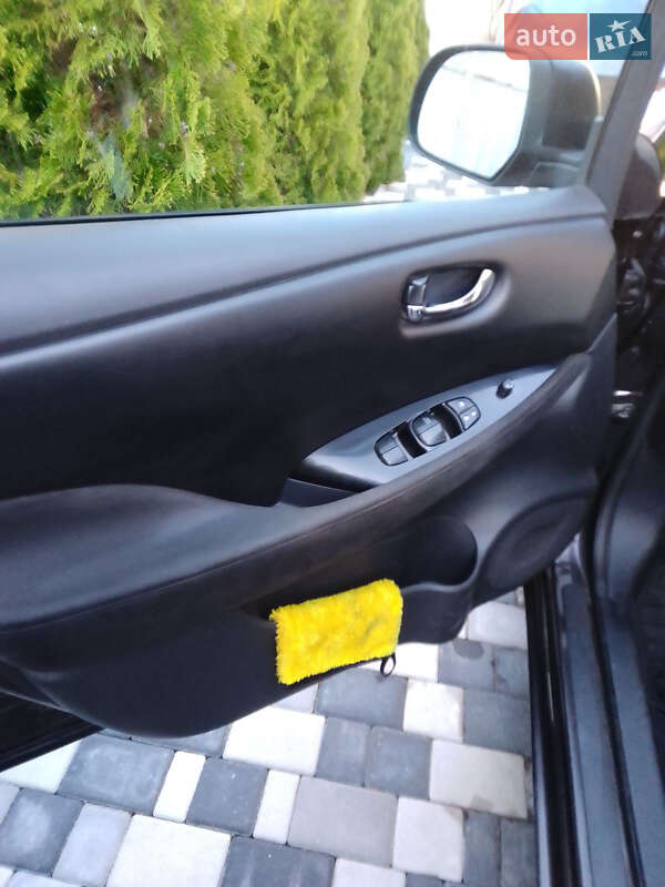 Хетчбек Nissan Leaf 2015 в Вишгороді
