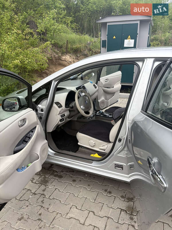 Nissan Leaf 2011