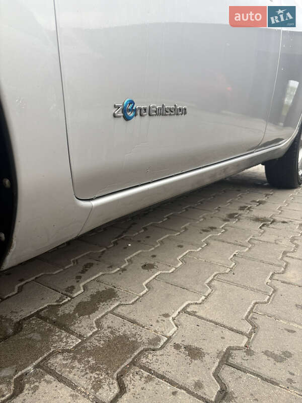 Хетчбек Nissan Leaf 2011 в Львові
