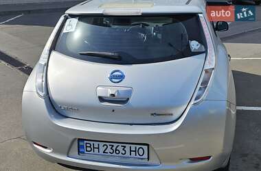 Хэтчбек Nissan Leaf 2015 в 