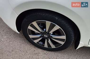 Хетчбек Nissan Leaf 2017 в 