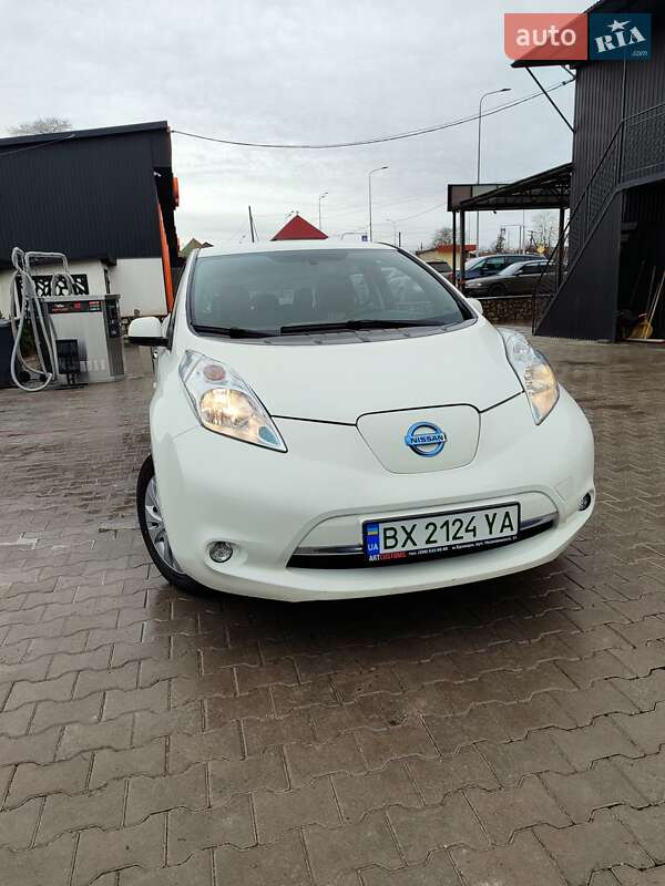 Хэтчбек Nissan Leaf 2017 в 