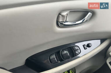 Хетчбек Nissan Leaf 2011 в 