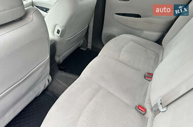 Хетчбек Nissan Leaf 2011 в 