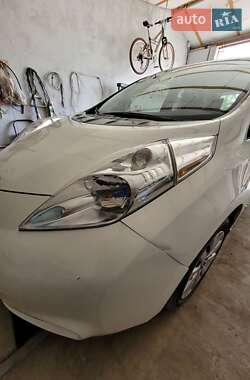 Хетчбек Nissan Leaf 2013 в 