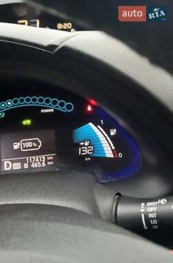 Хэтчбек Nissan Leaf 2013 в 