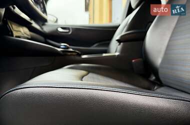 Хетчбек Nissan Leaf 2020 в 