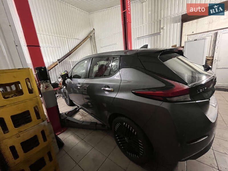 Хэтчбек Nissan Leaf 2023 в Одессе