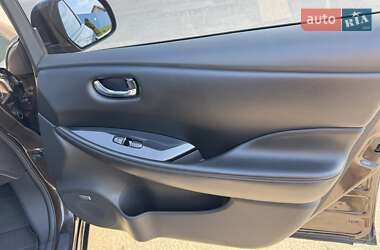 Хетчбек Nissan Leaf 2015 в 