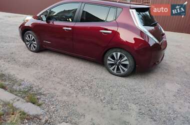 Хэтчбек Nissan Leaf 2016 в Херсоне