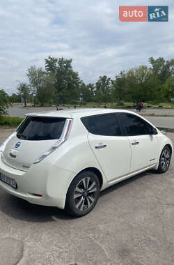 Хэтчбек Nissan Leaf 2016 в 