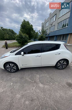 Хэтчбек Nissan Leaf 2016 в 